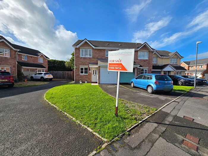 3 Bedroom Semi-Detached House For Sale In Llys Eglwys, Broadlands, Bridgend, CF31