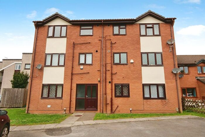 2 Bedroom Flat For Sale In Ger-Y-Lyn, Porthcawl, CF36