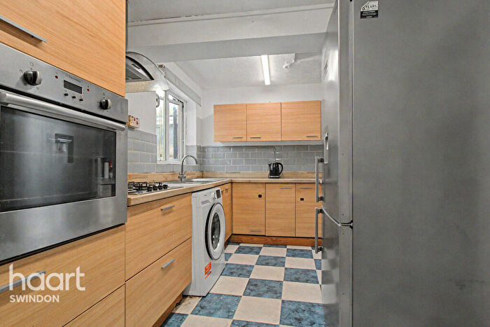 4 Bedroom Terraced House To Rent In Birch Street, Swindon, SN1