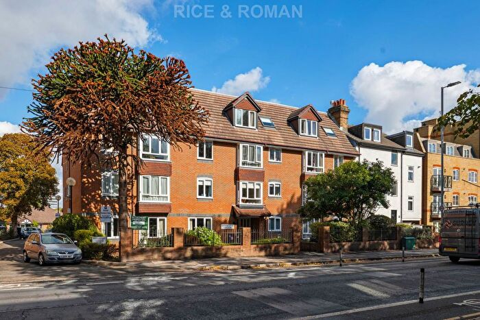 2 Bedroom Flat For Sale In Kingston Lodge, New Malden, KT3