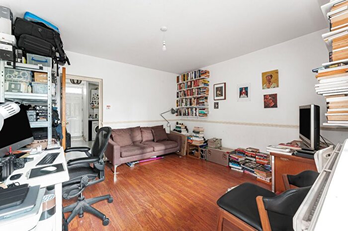 1 Bedroom Flat For Sale In Burnham Street, Bethnal Green, London, E2