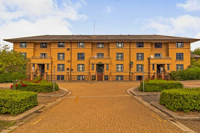 2 Bedroom Flat To Rent In North Third Street, Milton Keynes, Buckinghamshire, MK9