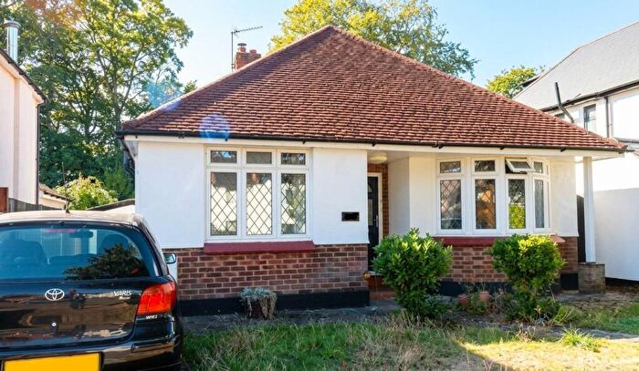3 Bedroom Detached Bungalow For Sale In Park Avenue, Orpington, BR6