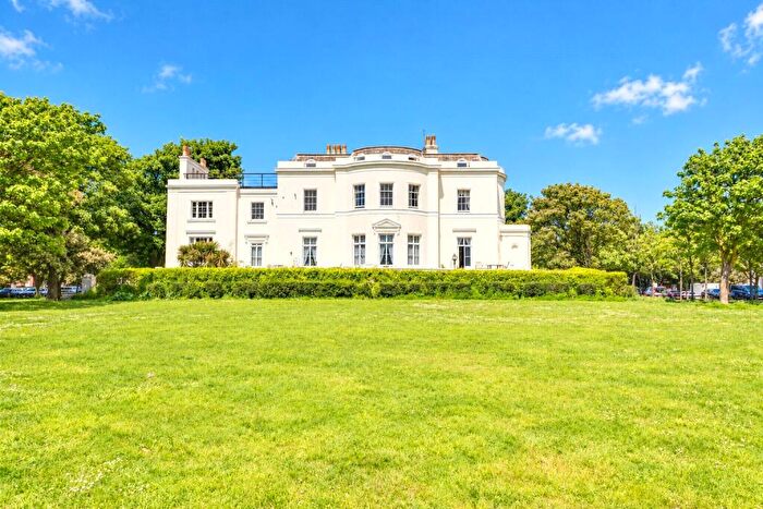 2 Bedroom Flat For Sale In Brighton Road, Worthing, West Sussex, BN11