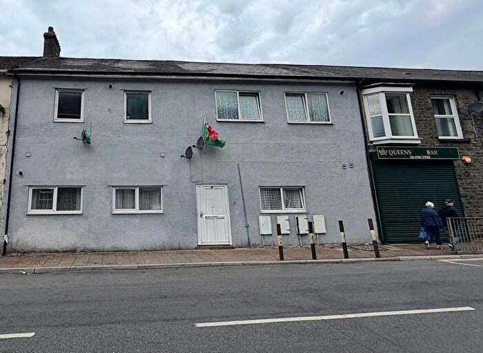 5 Bedroom Flat For Sale In LLewellyn Street, Pentra, Mid Glamorgan, CF41