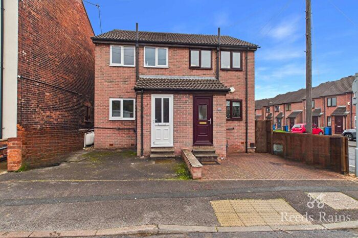 2 Bedroom Semi-Detached House For Sale In Wellington Street, New Whittington, Chesterfield, Derbyshire, S43