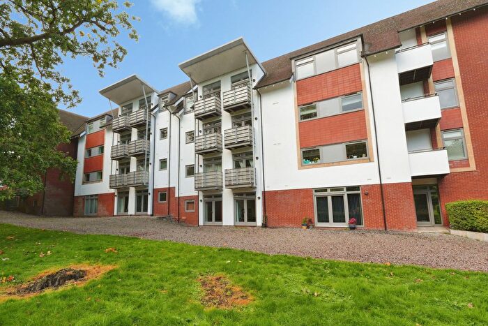 2 Bedroom Flat For Sale In Griffin Close, Birmingham, B31