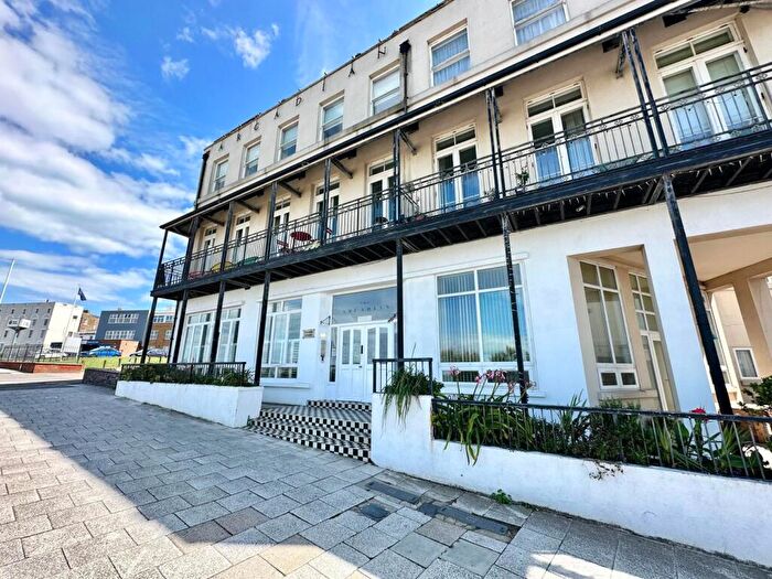 2 Bedroom Flat To Rent In Fort Hill, Margate, Kent, CT9