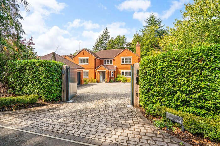 5 Bedroom House For Sale In Upper Chobham Road, Camberley, GU15