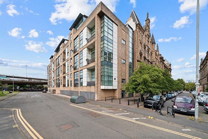 3 Bedroom Flat To Rent In Carnoustie Street, Glasgow, G5
