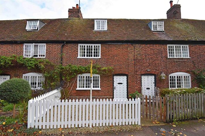 2 Bedroom Cottage To Rent In High Street, Wingham, Canterbury, Kent, CT3