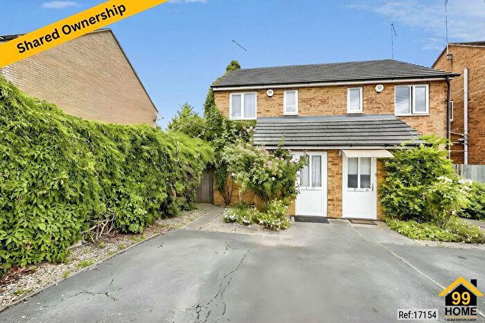 3 Bedroom Semi-Detached House For Sale In Kingscroft Court, Northampton, NN3