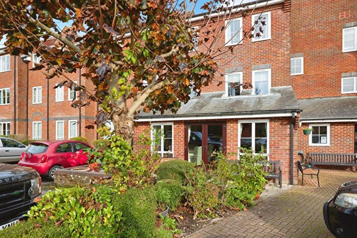 1 Bedroom Flat For Sale In White Cliff Mill Street, Blandford Forum, DT11