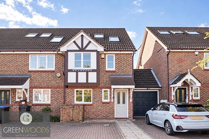 3 Bedroom Semi-Detached House For Sale In Camel Grove, Kingston Upon Thames, KT2