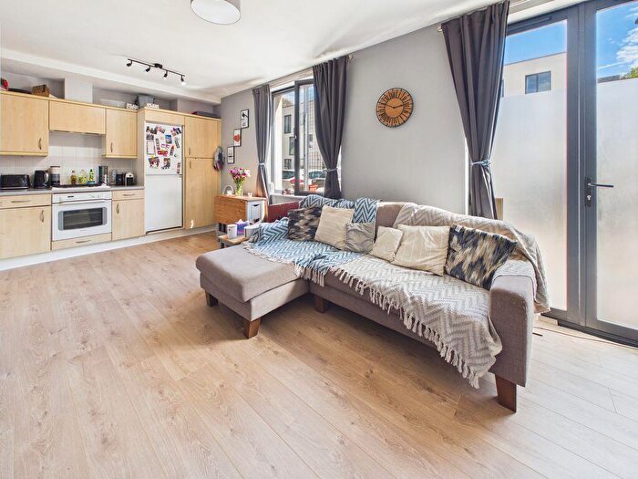 1 Bedroom Flat For Sale In Bradwell Court, Whyeleafe, CR3