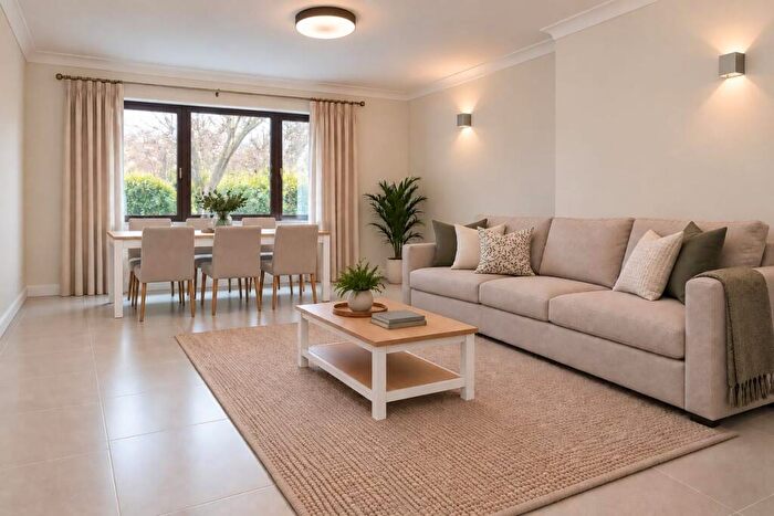 2 Bedroom Flat For Sale In Blyth Road, Bromley, BR1