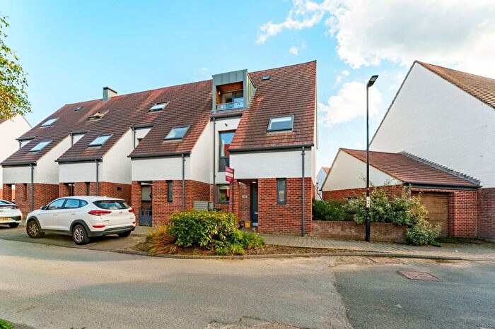 3 Bedroom End Of Terrace House For Sale In Derwent Way, York, YO31