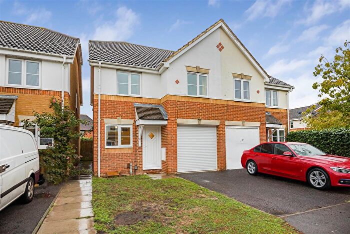 3 Bedroom Semi-Detached House For Sale In Denbeigh Place, Reading, RG1