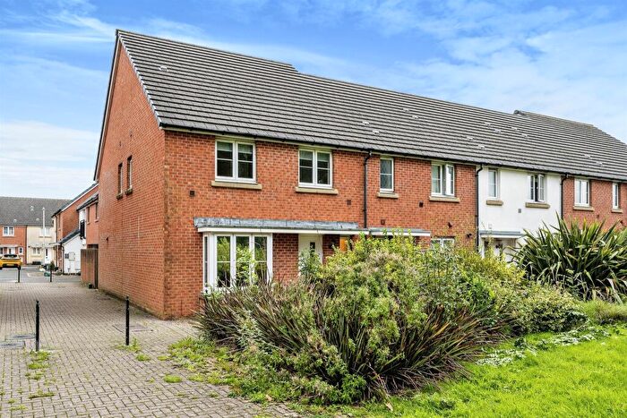 4 Bedroom House To Rent In New Cut Road, SA1