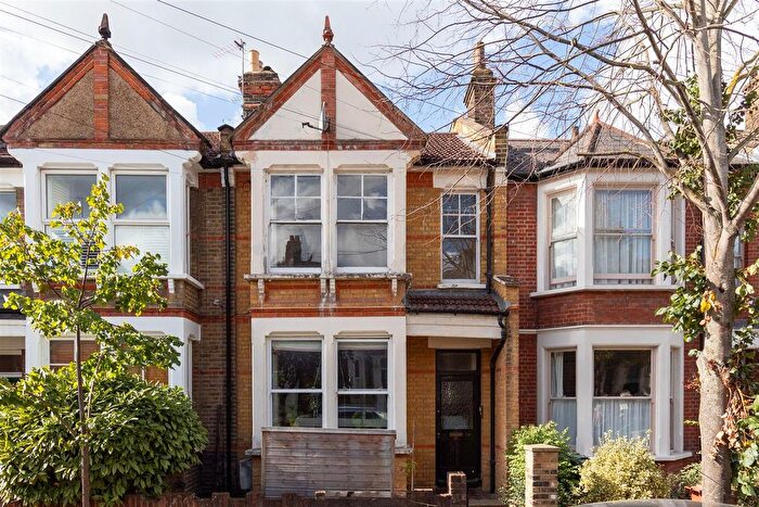 3 Bedroom Flat For Sale In West Avenue Road, Walthamstow, E17