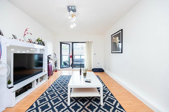 2 Bedroom Apartment For Sale In Vandome Close, London, E16