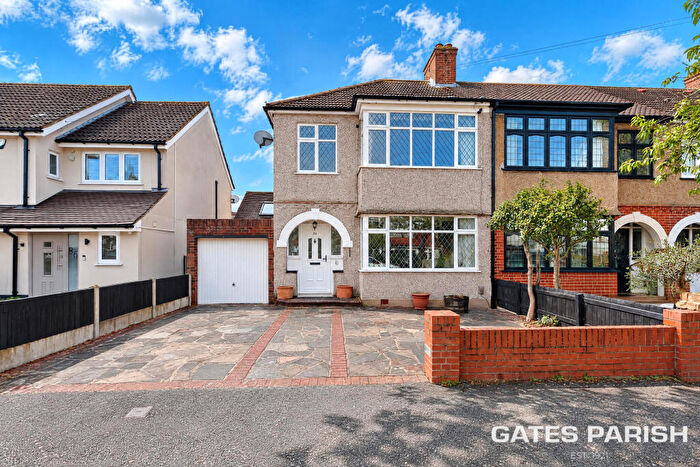 3 Bedroom End Of Terrace House For Sale In Coniston Avenue, Upminster, RM14