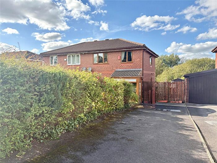 3 Bedroom Semi-Detached House For Sale In Fontwell Lane, Derker, Oldham, OL1