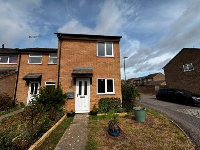 2 Bedroom Semi-Detached House To Rent In Mayfield Close, Carterton, Oxfordshire, OX18