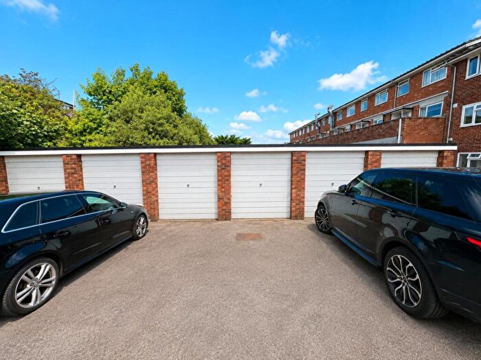 Garage / Parking To Rent In Grays Lane, High Wycombe, HP13