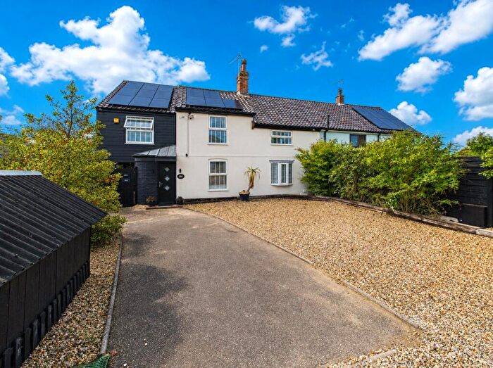 4 Bedroom Semi-Detached House For Sale In Beccles Road, Thurlton, Norwich, Norfolk, NR14