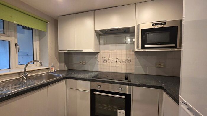 1 Bedroom Flat To Rent In Vicarage Road, WD18