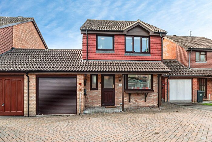3 Bedroom Detached House For Sale In Stockbridge Close, Chineham, Basingstoke, RG24