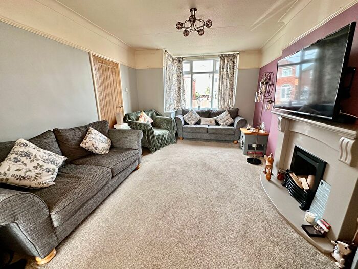 3 Bedroom Semi-Detached House For Sale In Greenleafe Avenue, Wheatley Hills, Doncaster, DN2