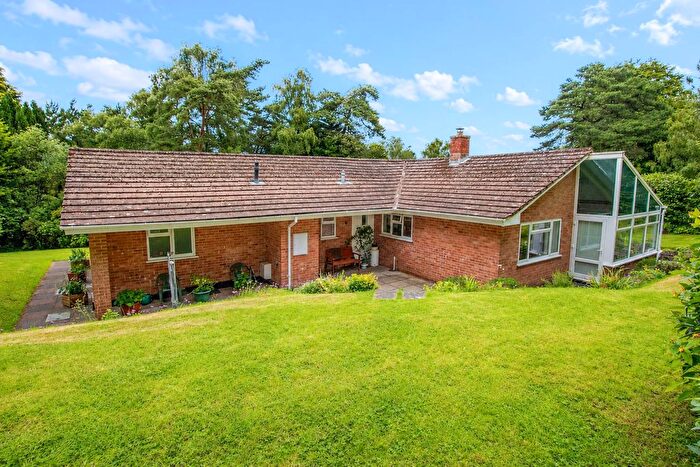 3 Bedroom Bungalow For Sale In Birch Grove, West Hill, EX11