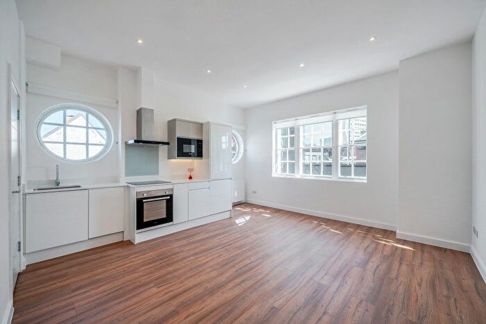 1 Bedroom Flat To Rent In Bank Chambers, Woking, Surrey, GU21