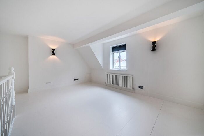2 Bedroom Flat For Sale In Upper Richmond Road, Putney, London, SW15