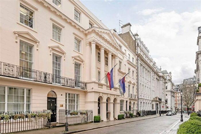 3 Bedroom Flat To Rent In Hobhouse Court, Fitzrovia Amp; Covent Garden, SW1Y