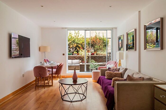 3 Bedroom Flat To Rent In Page Street, Westminster, SW1P