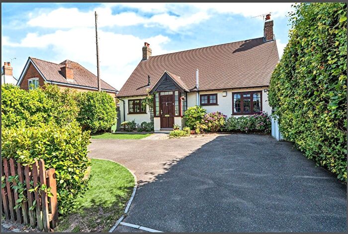 3 Bedroom Detached House For Sale In Woking, Surrey, GU22