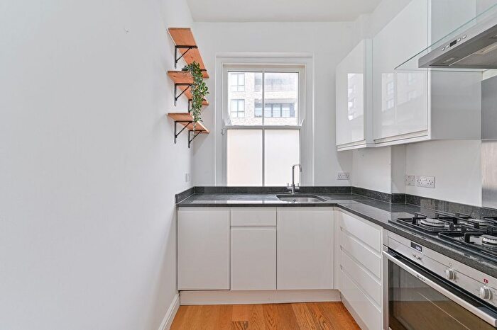 3 Bedroom Flat To Rent In Coldharbour Lane, Brixton, London, SW9