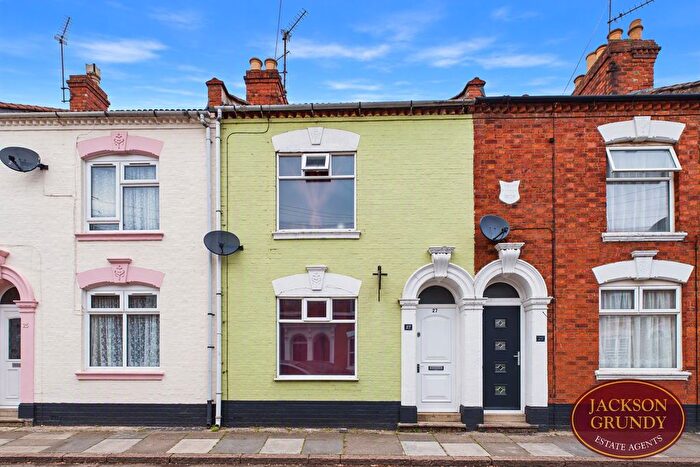 3 Bedroom Terraced House For Sale In Hood Street, The Mounts, NN1