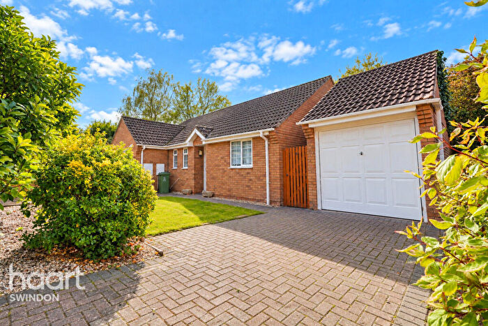 3 Bedroom Detached Bungalow For Sale In Baird Close, Swindon, SN5