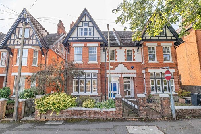 6 Bedroom Semi-Detached House For Sale In Albert Road, Ashford, Kent, TN24