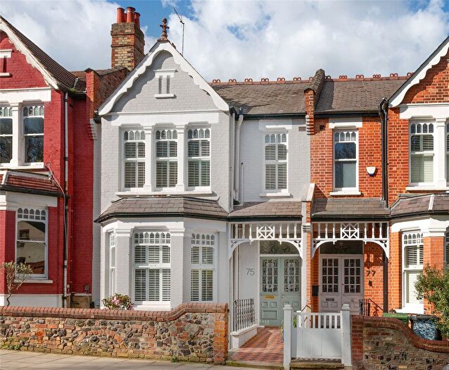 6 Bedroom Terraced House For Sale In Dukes Avenue, London, N10