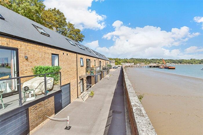 2 Bedroom Flat For Sale In Upnor Road, Lower Upnor, Rochester, Kent, ME2