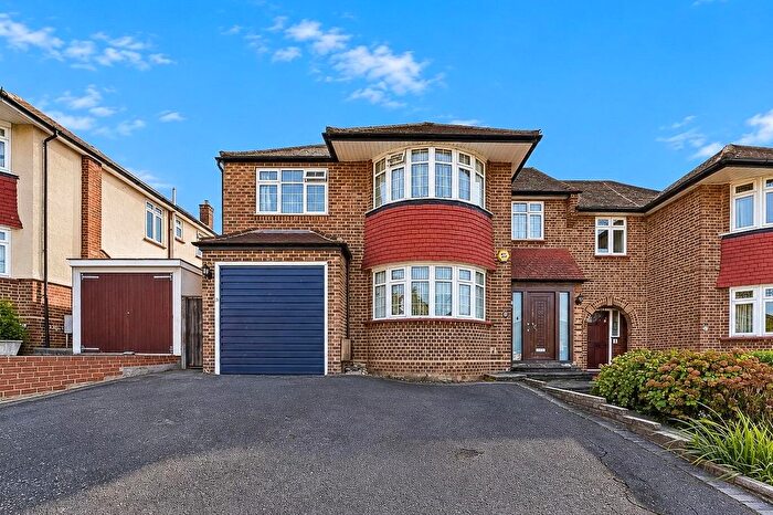 4 Bedroom Semi-Detached House For Sale In Belmont Avenue, Cockfosters, EN4