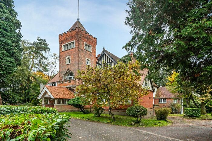 1 Bedroom Studio For Sale In Tower Road, Heatherbank, GU26