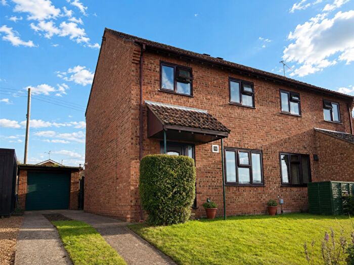 3 Bedroom Semi-Detached House For Sale In Beechfields, Brandon, IP27