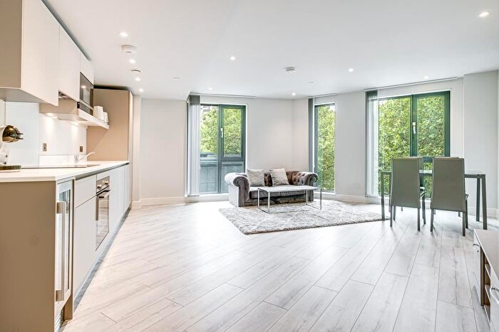 1 Bedroom Flat To Rent In St Martin's Place, Broad Street, B15
