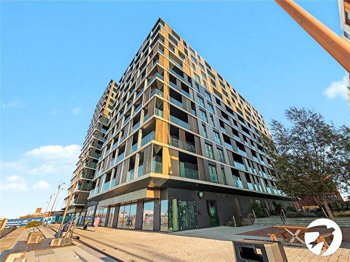 2 Bedroom Flat To Rent In Gillingham Gate Road, Chatham, Kent, ME4